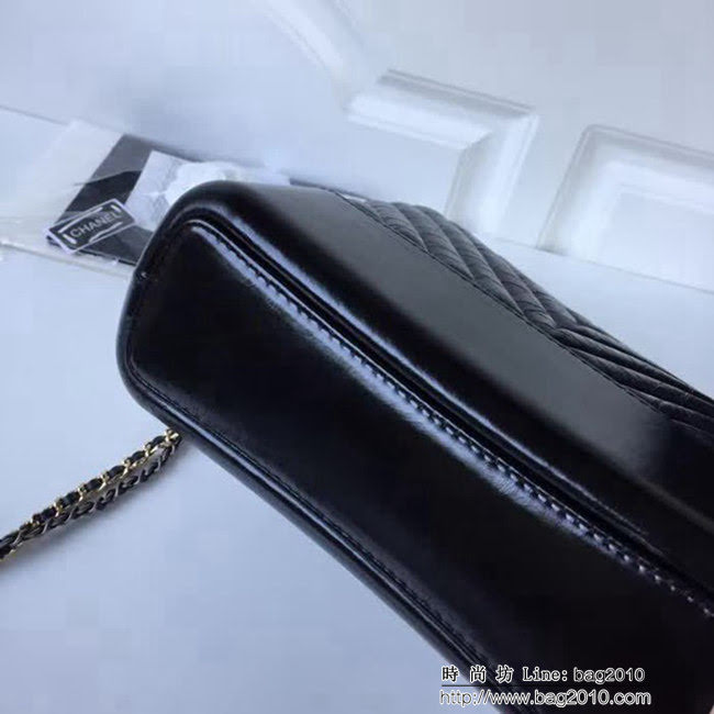 香奈兒CHANEL2018年新款V格 Chanel Gabrielle 全黑色鏈條流浪包 DSC2062